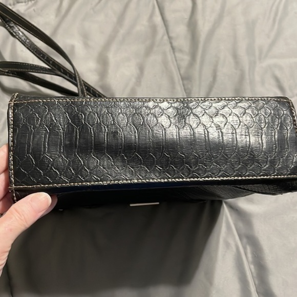 Donating 💛Liz Claiborne black crocdile hand bag - Picture 4 of 14